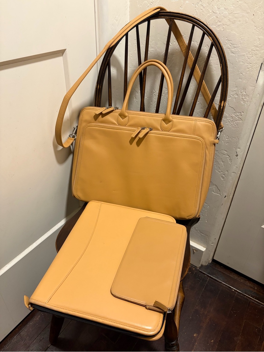 Levenger Leather Tan Briefcase/Laptop Case with Portfolio and zippered organizer